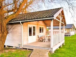 Domki letniskowe — drewniane domki 6-osobowe w Mielnie